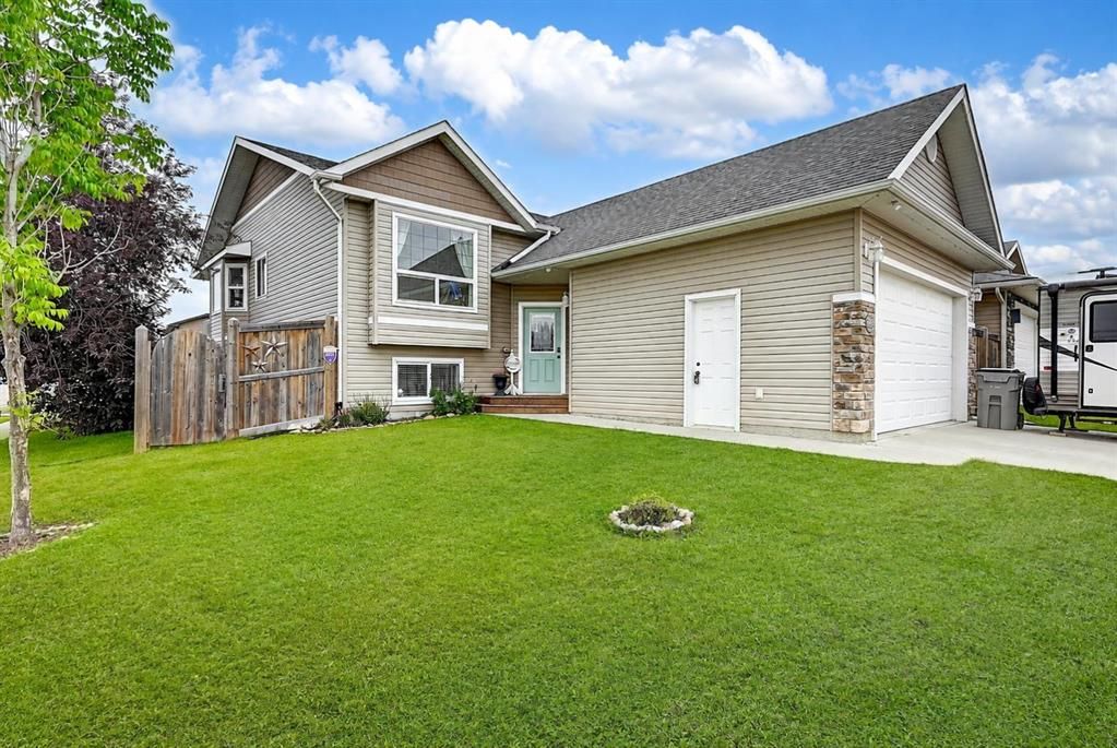 7121 88 Street  - Photo 1