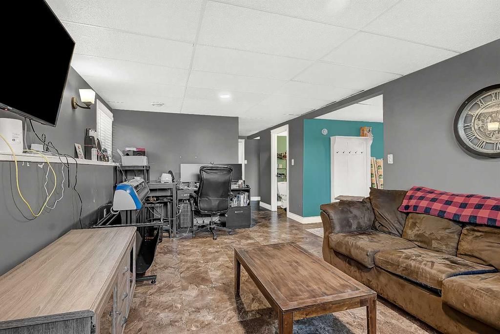 7121 88 Street  - Photo 23