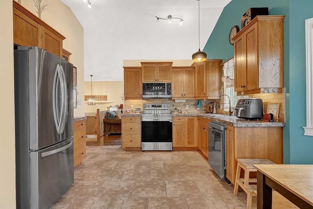 7121 88 Street  - Photo 3