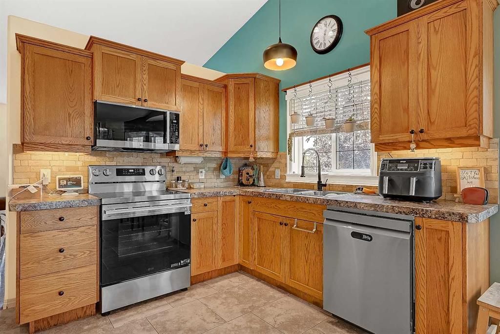 7121 88 Street  - Photo 4