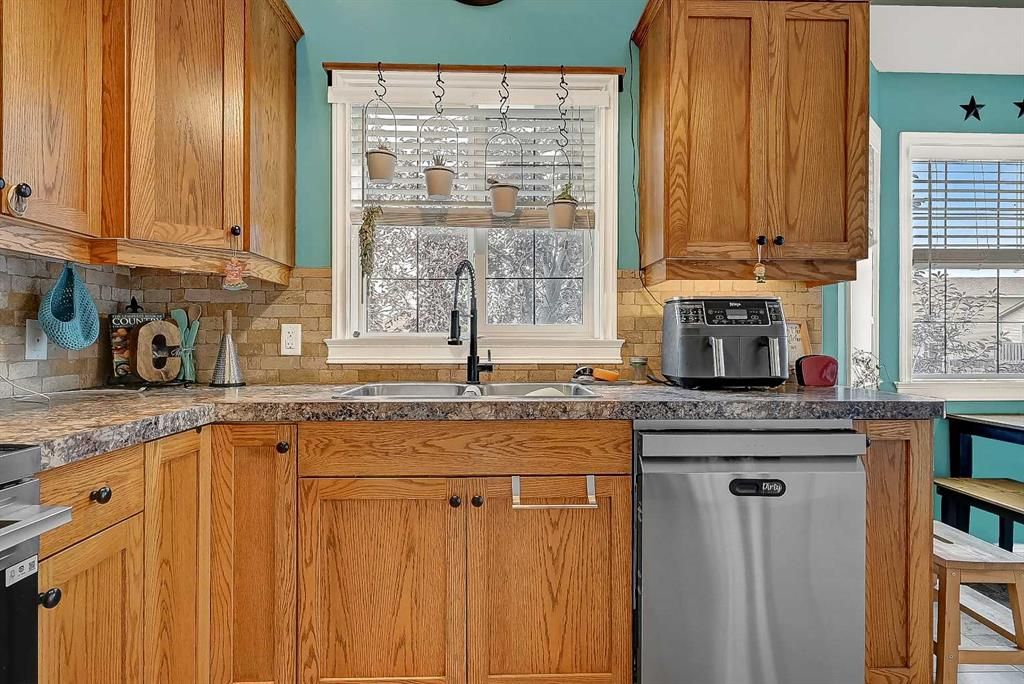 7121 88 Street  - Photo 5