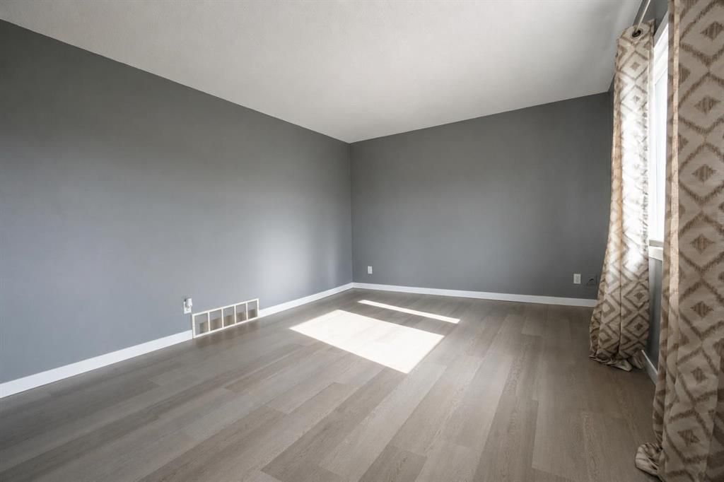 9301 108 Avenue  - Photo 3