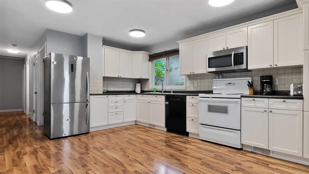 11114 92B Street  - Photo 9