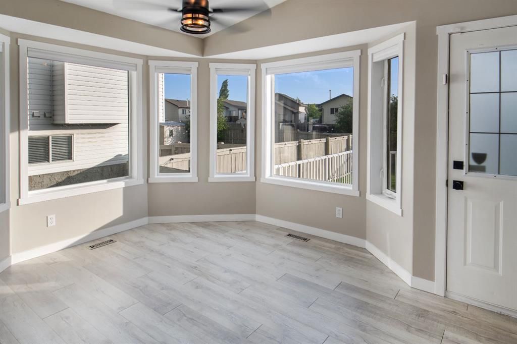102 Pinnacle Crescent  - Photo 11