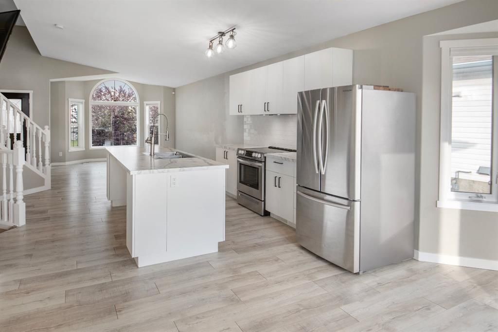 102 Pinnacle Crescent  - Photo 12