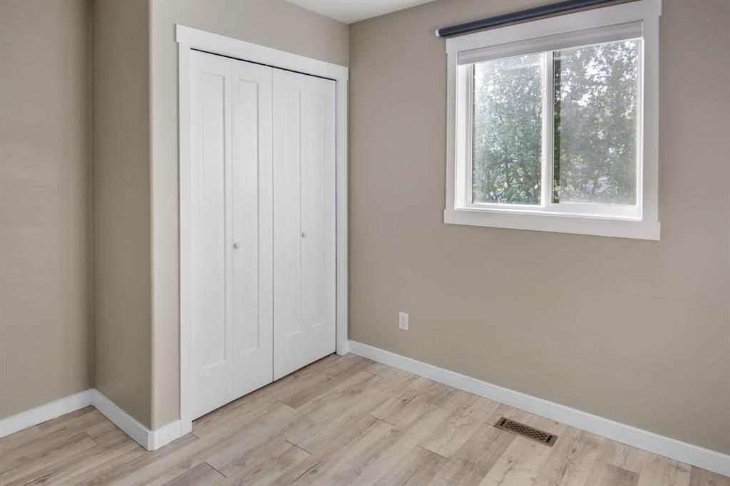 102 Pinnacle Crescent  - Photo 19