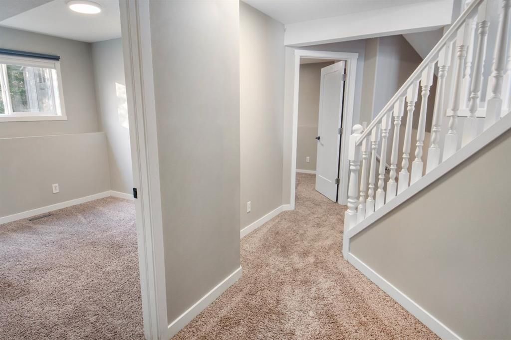 102 Pinnacle Crescent  - Photo 22