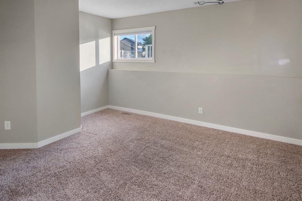 102 Pinnacle Crescent  - Photo 24