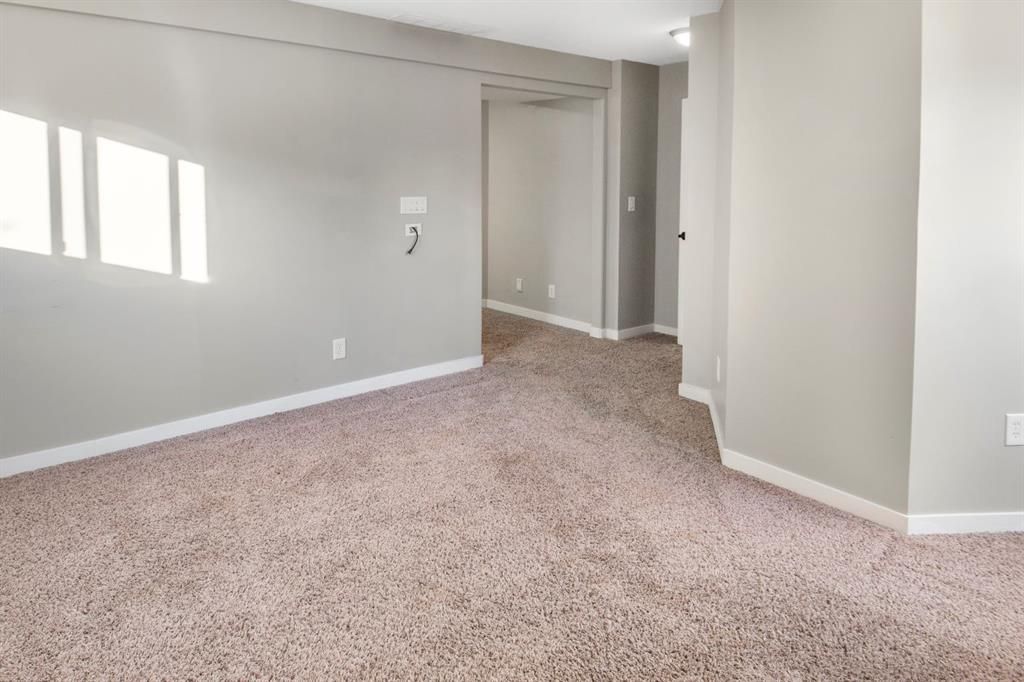 102 Pinnacle Crescent  - Photo 25