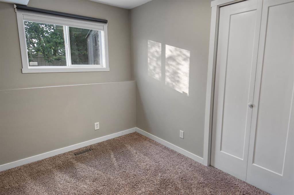 102 Pinnacle Crescent  - Photo 27