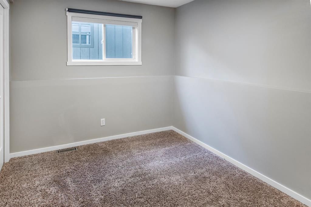 102 Pinnacle Crescent  - Photo 28