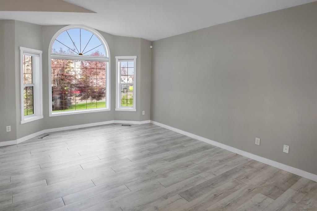 102 Pinnacle Crescent  - Photo 5