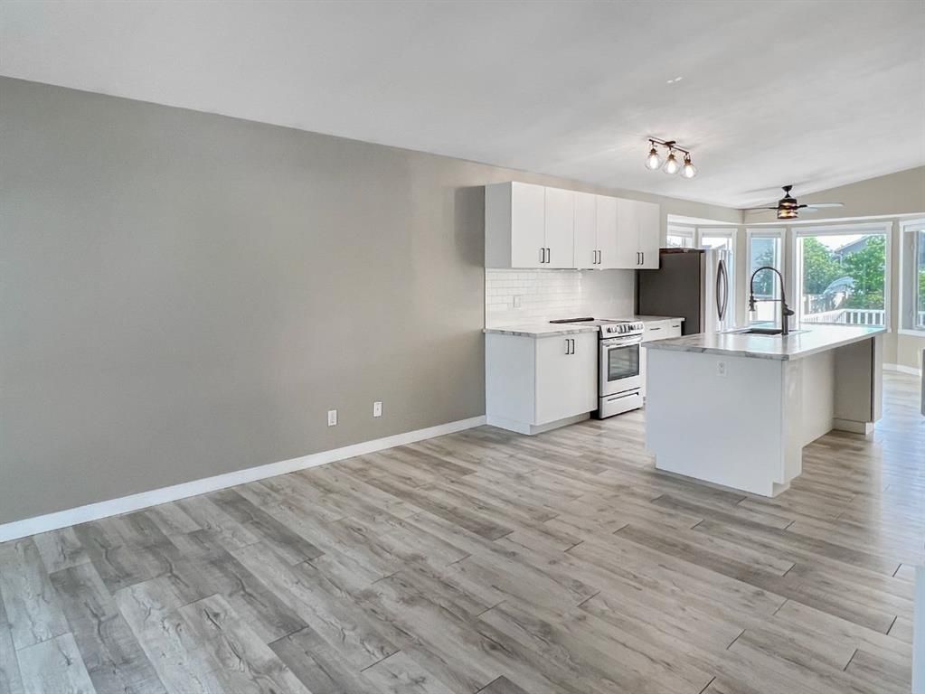 102 Pinnacle Crescent  - Photo 8