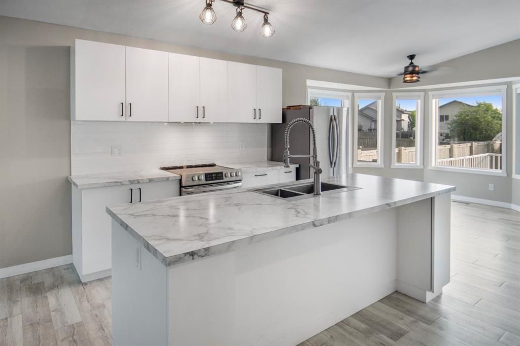 102 Pinnacle Crescent  - Photo 9