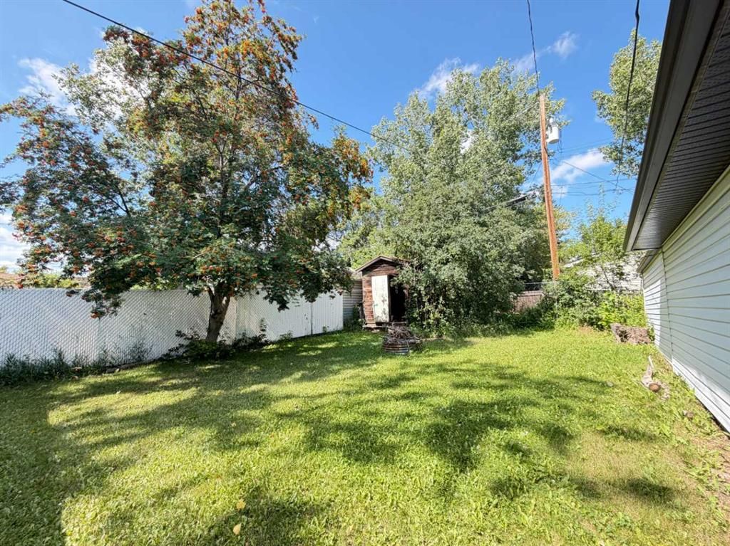 9508 104 Avenue - Photo 3