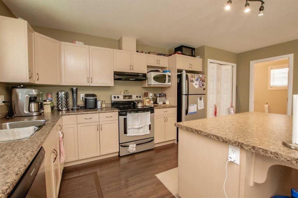 A&amp;B, 10028 104 Avenue  - Photo 3