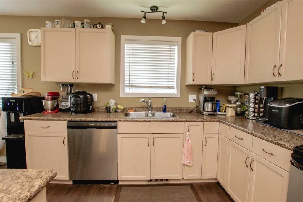 A&amp;B, 10028 104 Avenue  - Photo 4