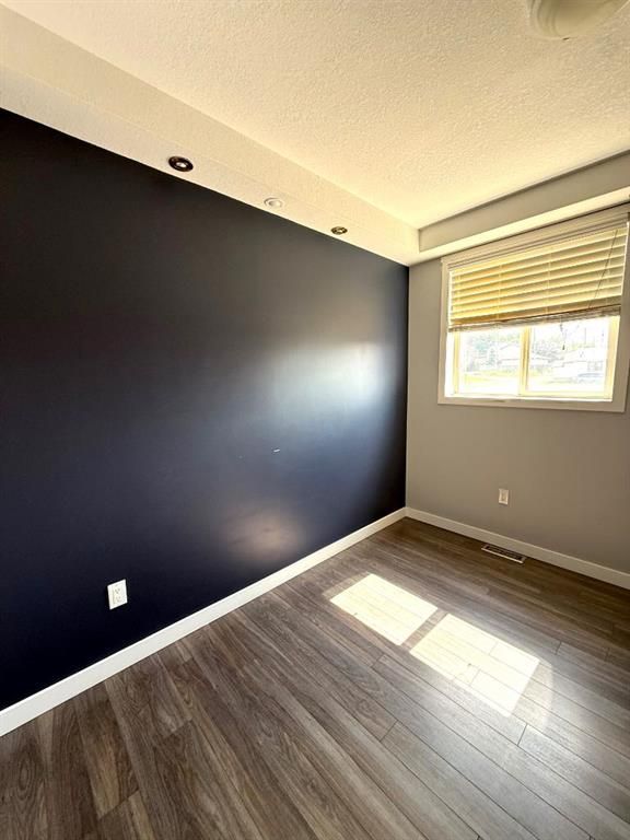 4605 50 Street  - Photo 11