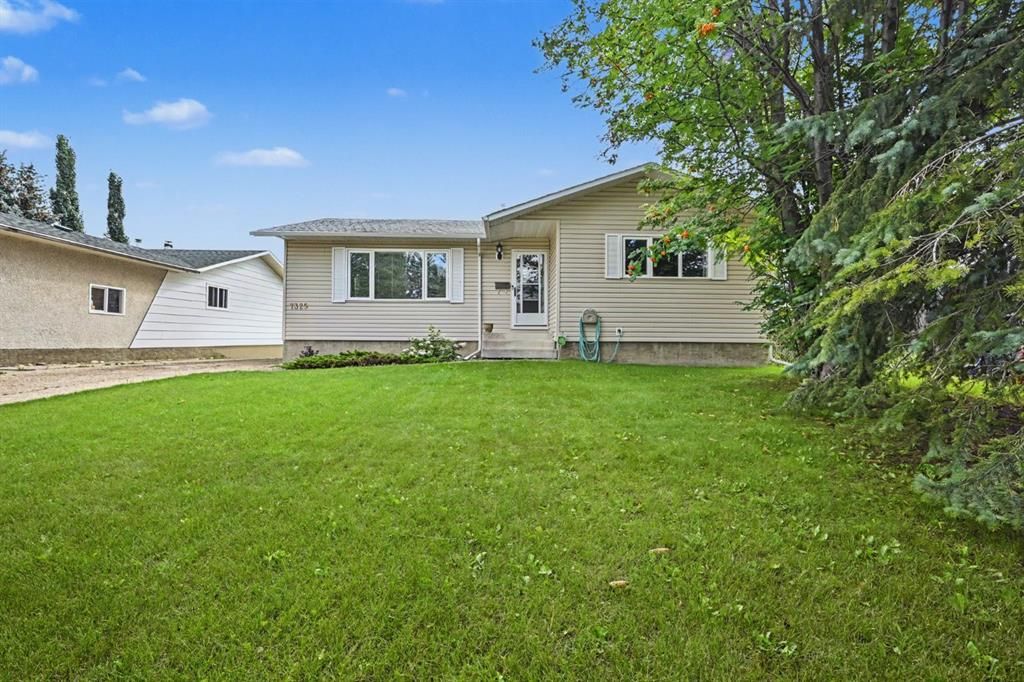 7325 97A Street  - Photo 1