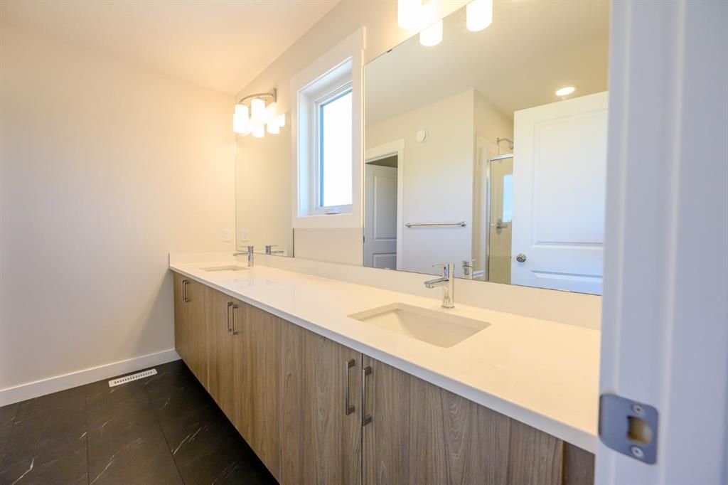 12826 87A Street  - Photo 37