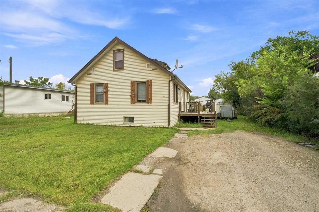 918 3 Avenue  - Photo 2