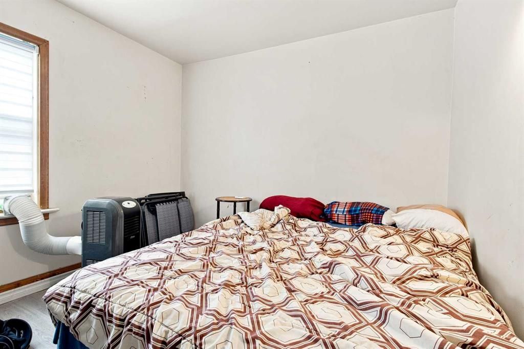 918 3 Avenue  - Photo 3