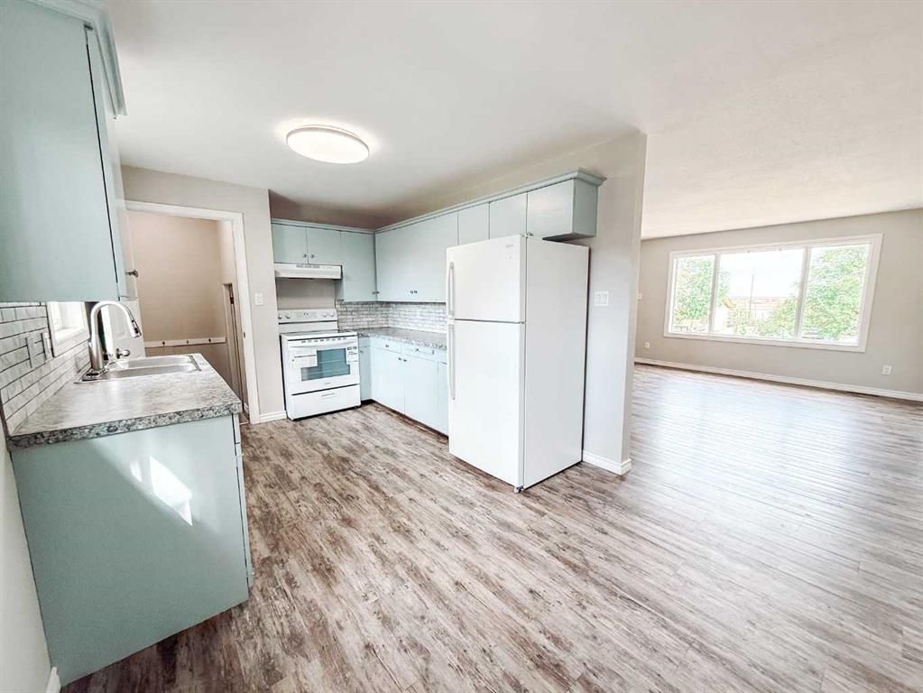 5104 46 Avenue  - Photo 11