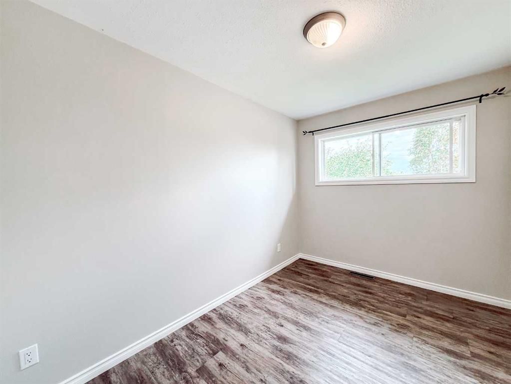 5104 46 Avenue  - Photo 15