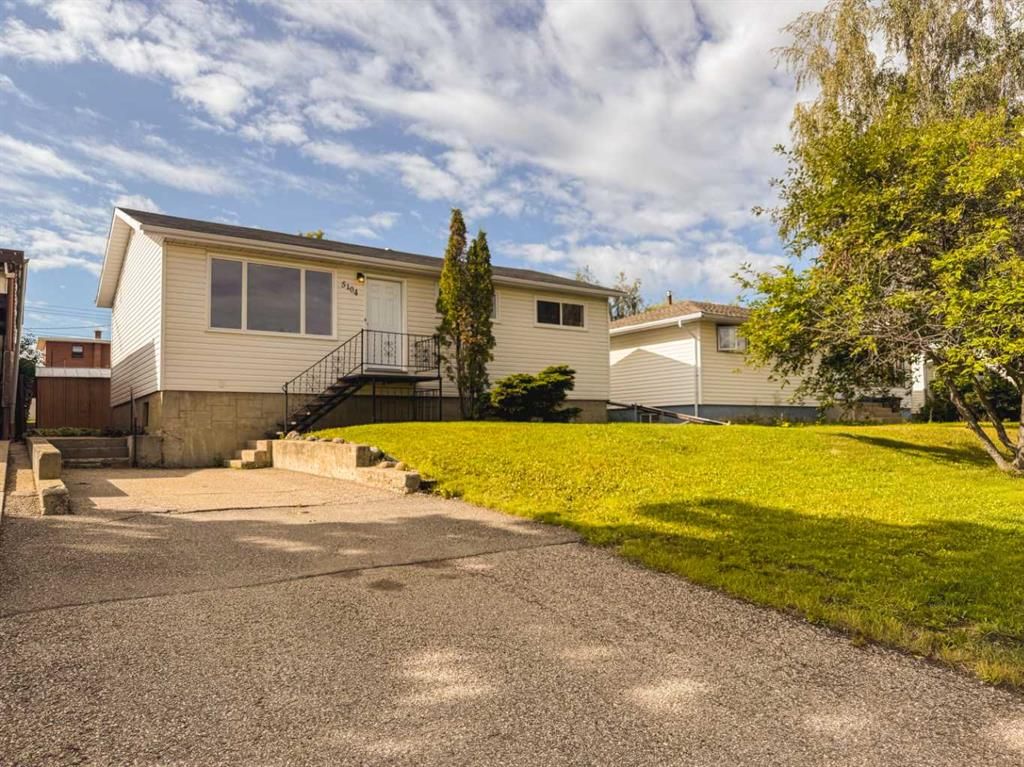 5104 46 Avenue  - Photo 2