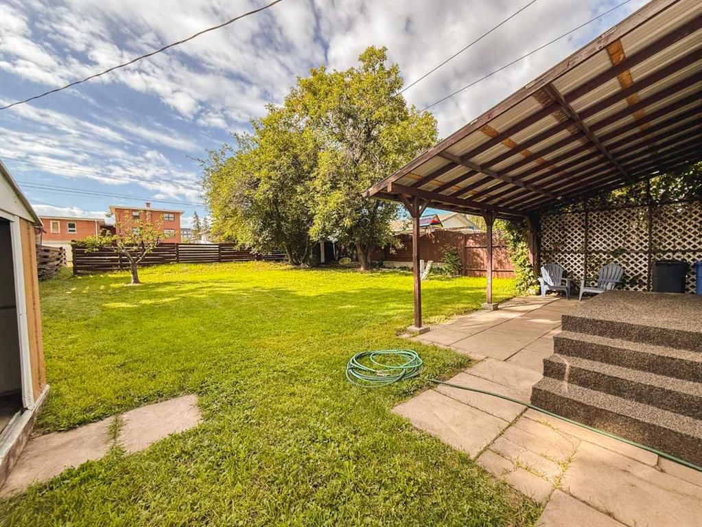 5104 46 Avenue  - Photo 34