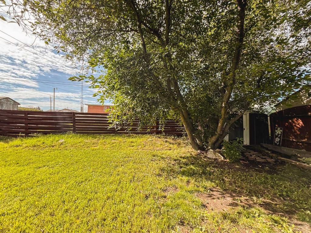 5104 46 Avenue  - Photo 37