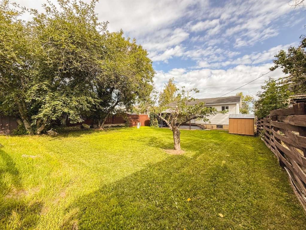 5104 46 Avenue  - Photo 38