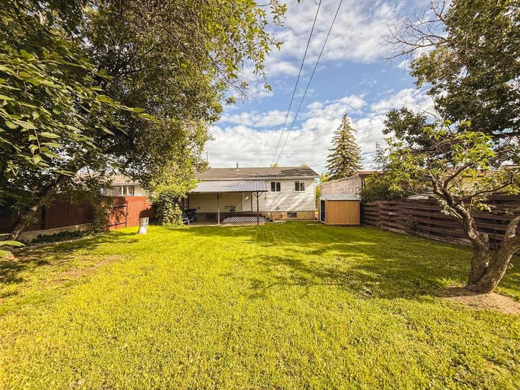 5104 46 Avenue  - Photo 4