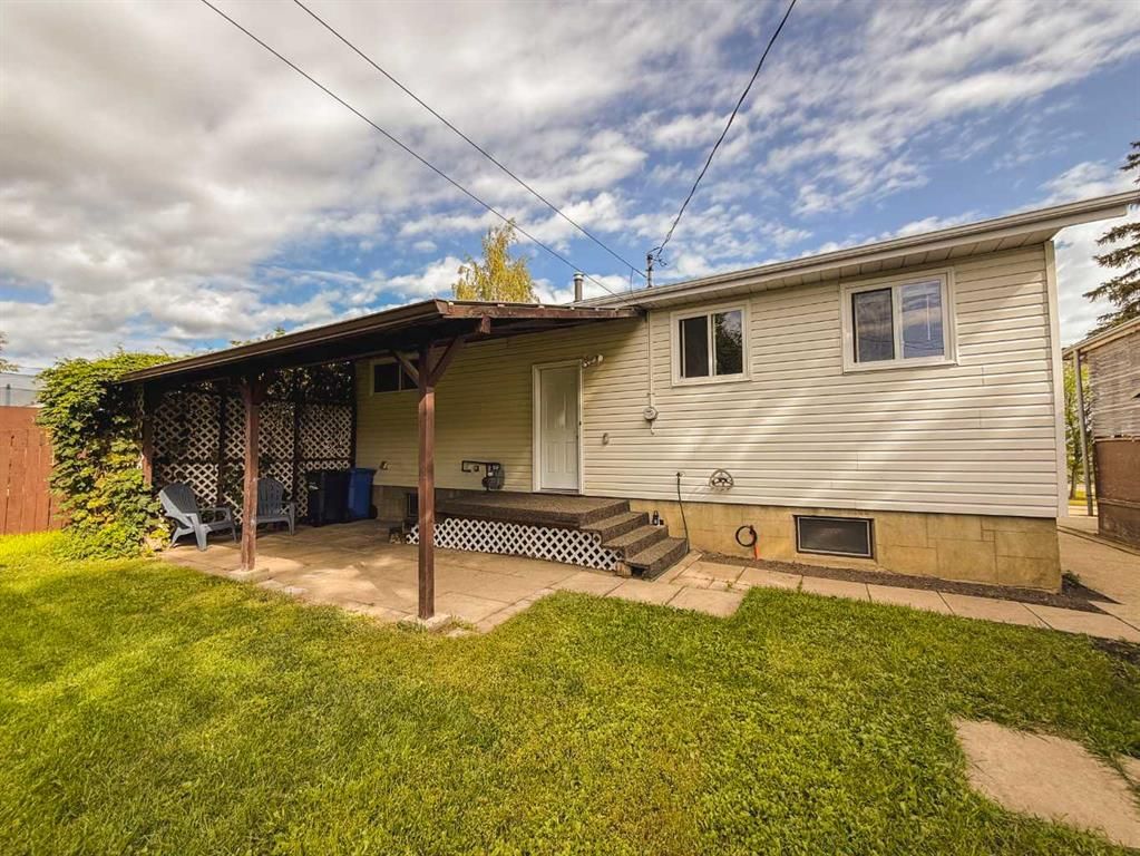 5104 46 Avenue  - Photo 5