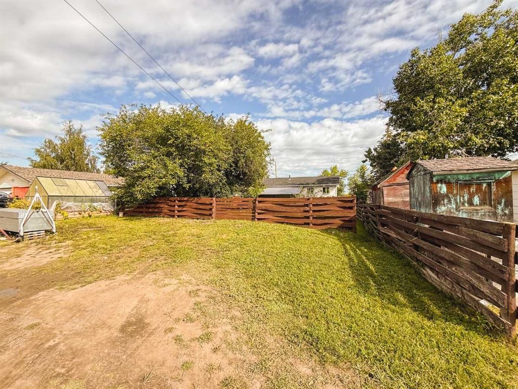 5104 46 Avenue  - Photo 7