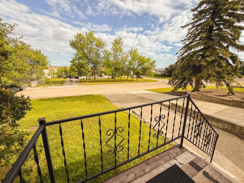 5104 46 Avenue  - Photo 8