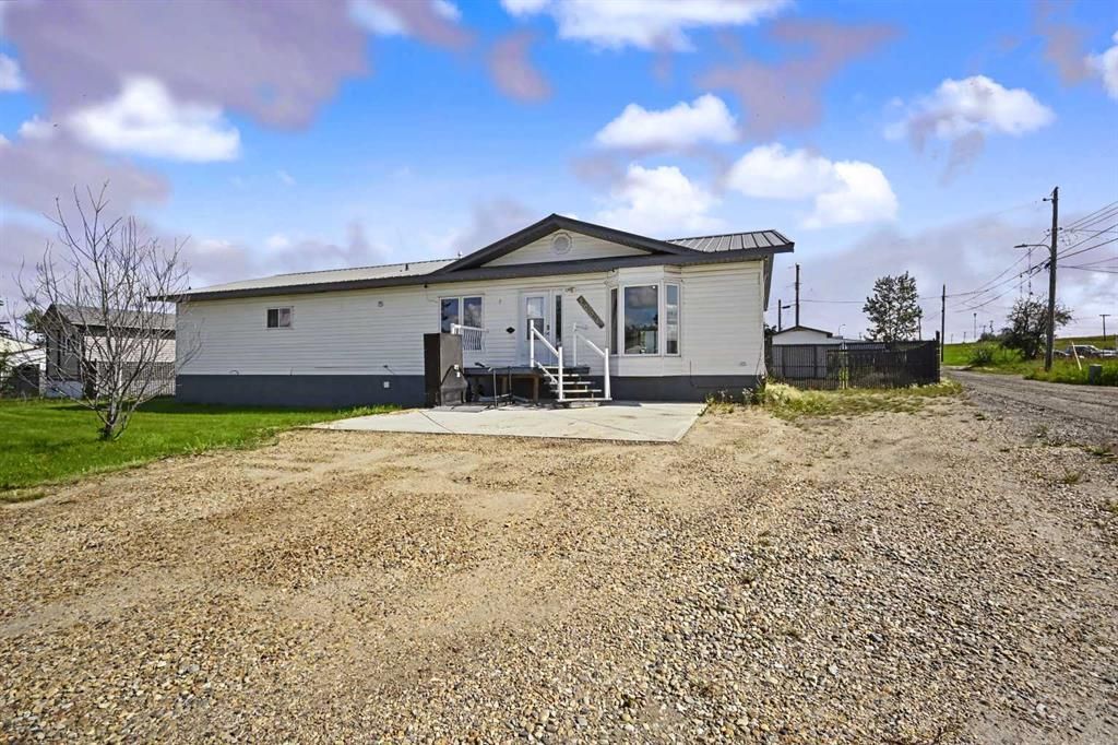 5003 46 Street  - Photo 1