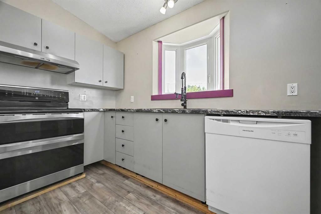 5003 46 Street  - Photo 10