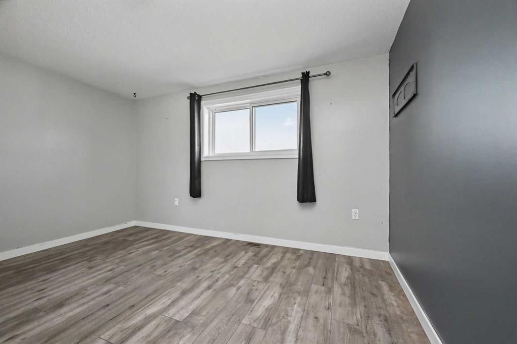 5003 46 Street  - Photo 17