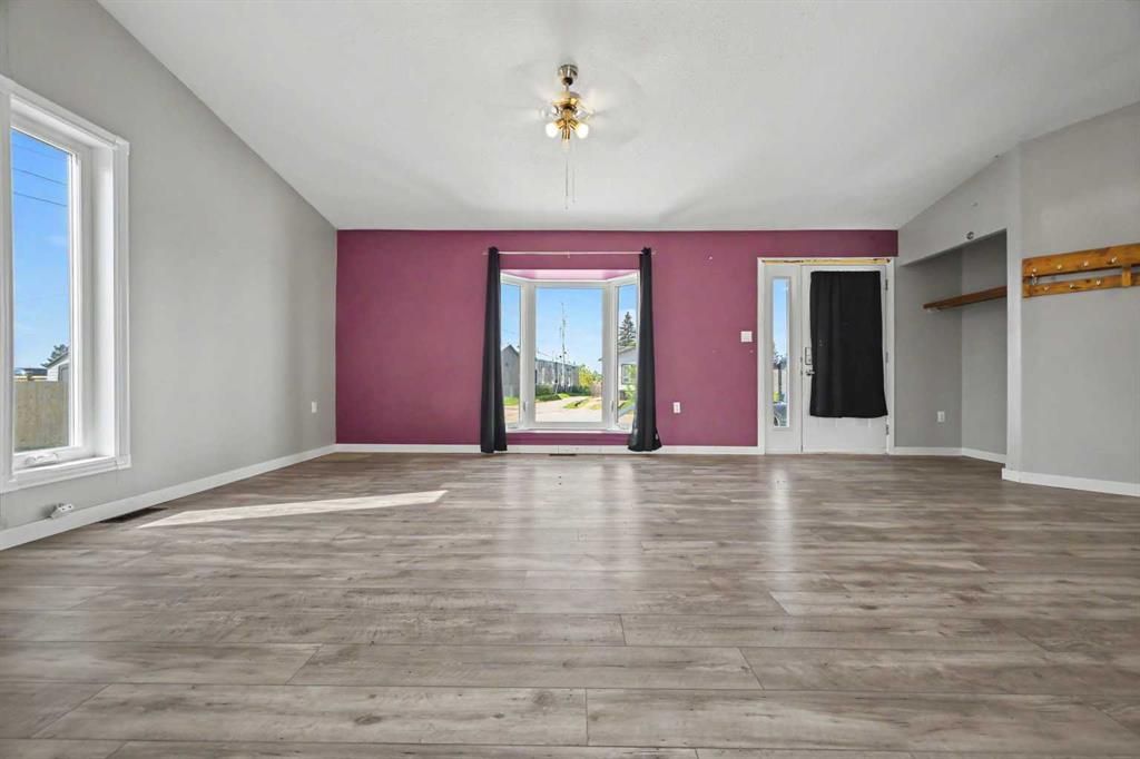 5003 46 Street  - Photo 4