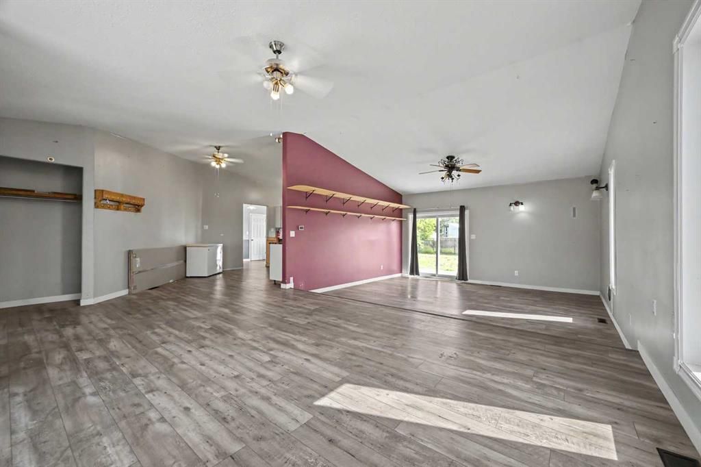 5003 46 Street  - Photo 5