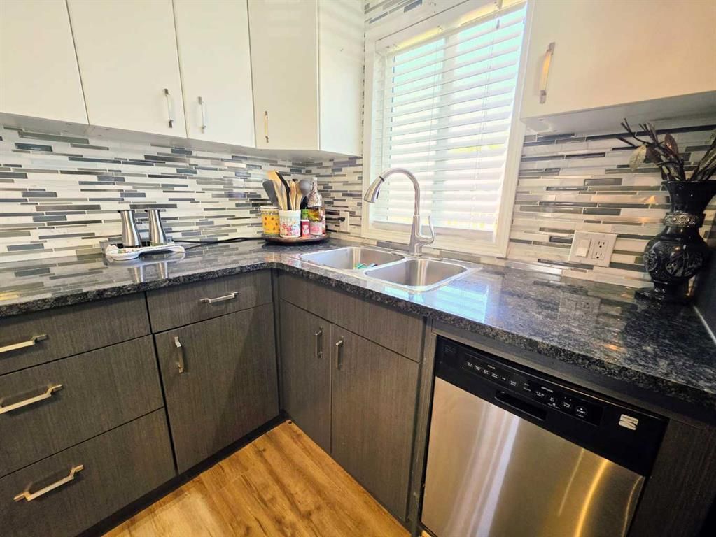 409 7 Avenue  - Photo 11