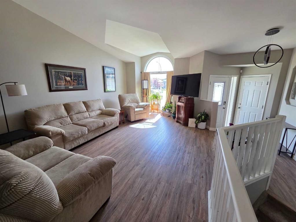 37 Pinnacle Crescent  - Photo 12