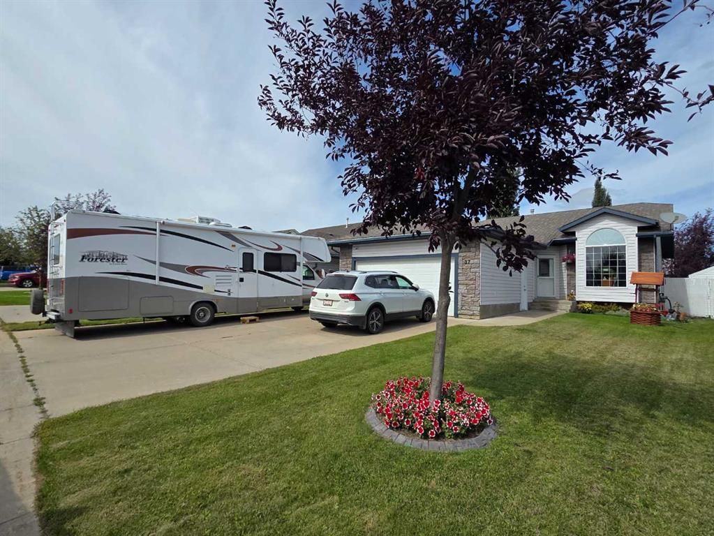 37 Pinnacle Crescent - Photo 2