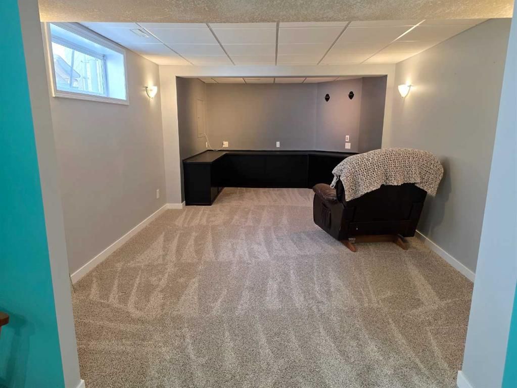 37 Pinnacle Crescent  - Photo 32