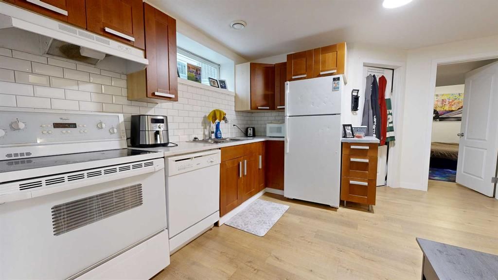9009 93 Avenue  - Photo 32