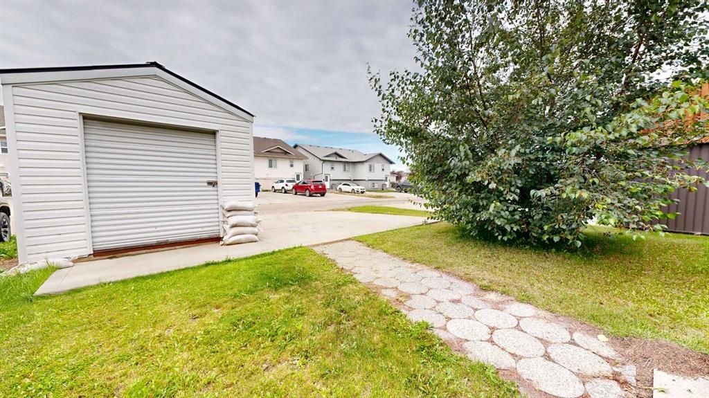 9009 93 Avenue  - Photo 36