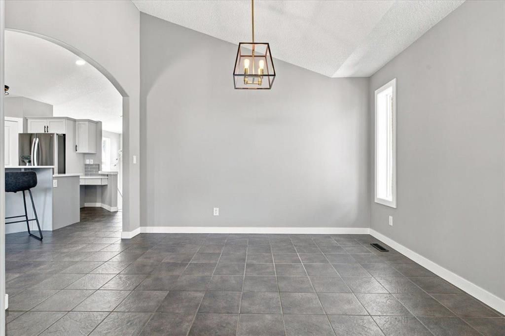 10465 Royal Oaks Drive  - Photo 12
