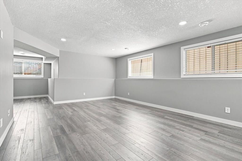 10465 Royal Oaks Drive  - Photo 24