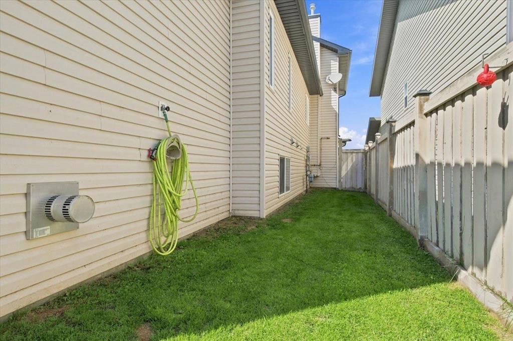 10465 Royal Oaks Drive  - Photo 34